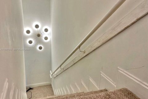 House in Miami, Florida 3 bedrooms, 321.44 sq.m. № 1994831 - photo 26