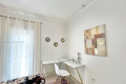 House in Miami, Florida 3 bedrooms, 321.44 sq.m. № 1994831 - photo 17