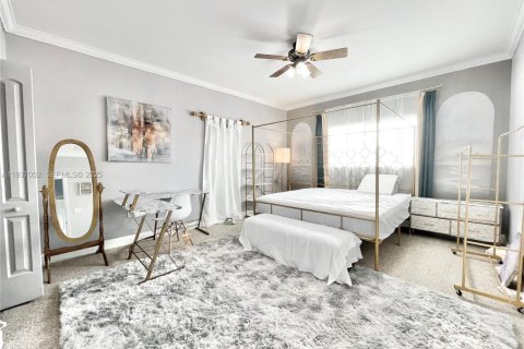 House in Miami, Florida 3 bedrooms, 321.44 sq.m. № 1994831 - photo 15