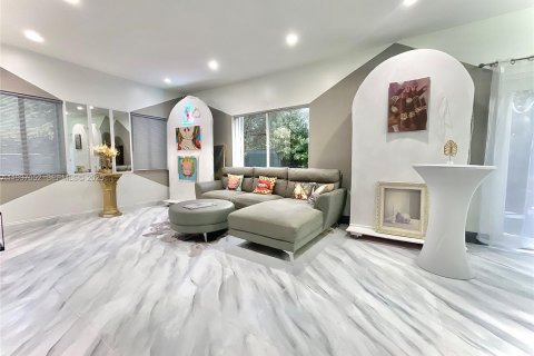 House in Miami, Florida 3 bedrooms, 321.44 sq.m. № 1994831 - photo 5