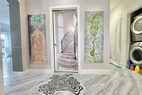 House in Miami, Florida 3 bedrooms, 321.44 sq.m. № 1994831 - photo 14