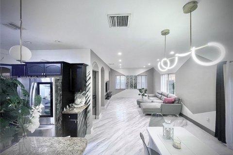 House in Miami, Florida 3 bedrooms, 321.44 sq.m. № 1994831 - photo 9