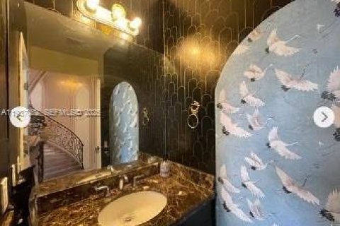 House in Miami, Florida 3 bedrooms, 321.44 sq.m. № 1994831 - photo 24