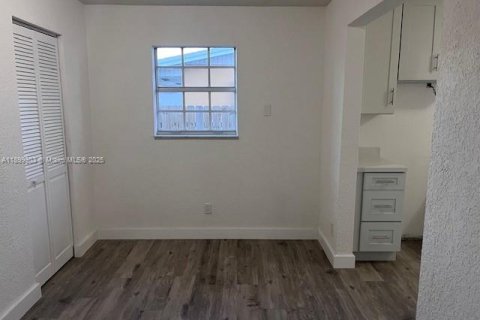 House in Miami, Florida 3 bedrooms № 1952343 - photo 26