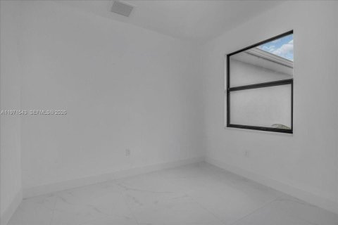 Купить виллу или дом в Лихай-Эйкерс, Флорида 3 спальни, 159.05м2, № 2033019 - фото 12