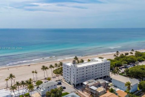 Condo in Hollywood, Florida, 1 bedroom  № 2243291 - photo 22