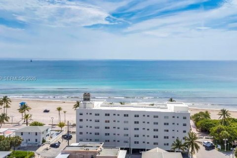 Condo in Hollywood, Florida, 1 bedroom № 2243291