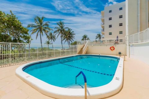 Condo in Hollywood, Florida, 1 bedroom  № 2243291 - photo 19