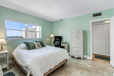 Condo in Hollywood, Florida, 1 bedroom  № 2243291 - photo 16