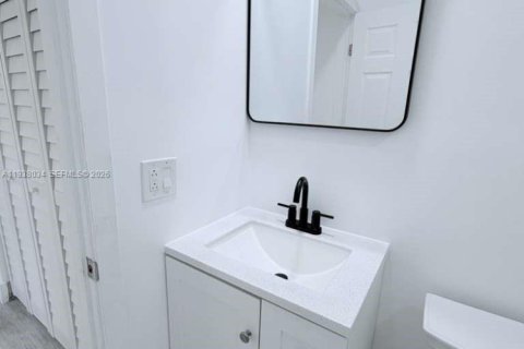 Propiedad comercial en venta en Boynton Beach, Florida, 145.48 m2 № 1995920 - foto 15