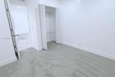 Propiedad comercial en venta en Boynton Beach, Florida, 145.48 m2 № 1995920 - foto 10