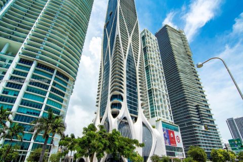 Condominio en venta en Miami, Florida, 4 dormitorios, 441.75 m2 № 2084910 - foto 26
