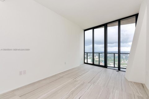 Condominio en venta en Miami, Florida, 4 dormitorios, 441.75 m2 № 2084910 - foto 23