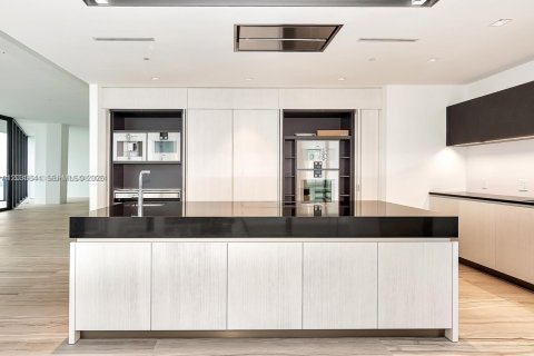 Condominio en venta en Miami, Florida, 4 dormitorios, 441.75 m2 № 2084910 - foto 13