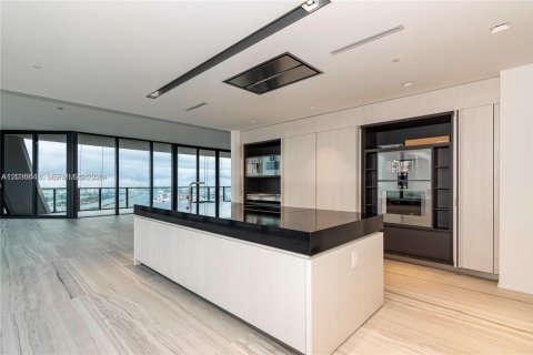 Condominio en venta en Miami, Florida, 4 dormitorios, 441.75 m2 № 2084910 - foto 9