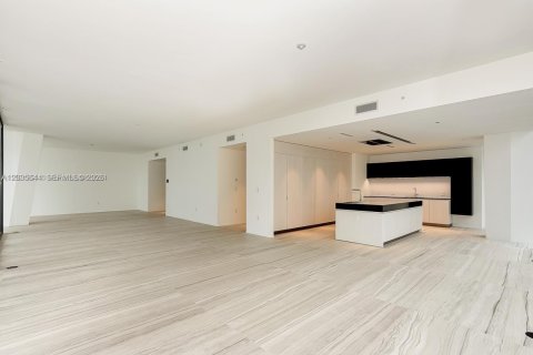 Condominio en venta en Miami, Florida, 4 dormitorios, 441.75 m2 № 2084910 - foto 11