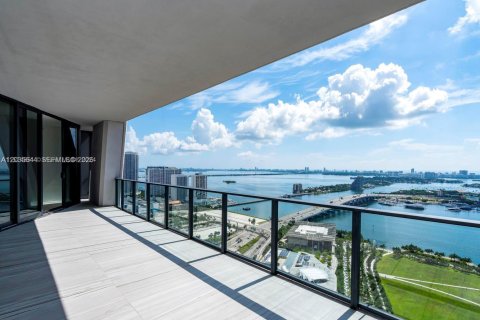 Condominio en Miami, Florida, 4 dormitorios  № 2084910