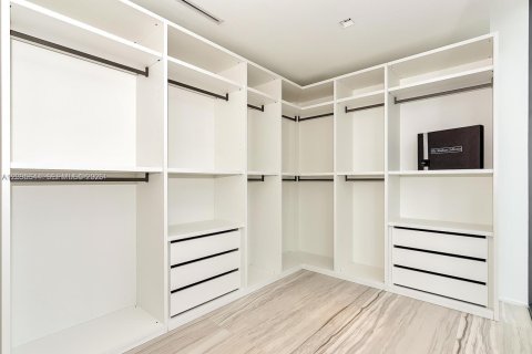 Condominio en venta en Miami, Florida, 4 dormitorios, 441.75 m2 № 2084910 - foto 18
