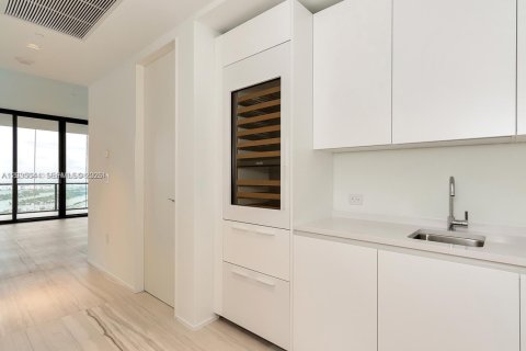 Condominio en venta en Miami, Florida, 4 dormitorios, 441.75 m2 № 2084910 - foto 6