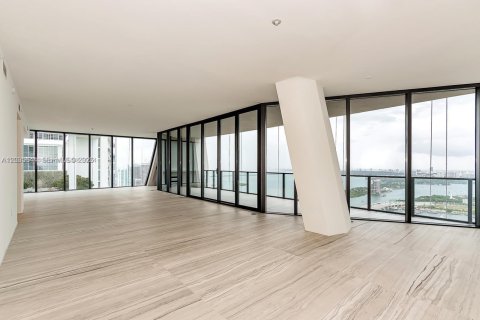 Condominio en venta en Miami, Florida, 4 dormitorios, 441.75 m2 № 2084910 - foto 4