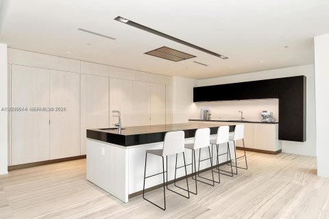 Condominio en venta en Miami, Florida, 4 dormitorios, 441.75 m2 № 2084910 - foto 7