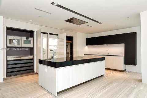 Condominio en venta en Miami, Florida, 4 dormitorios, 441.75 m2 № 2084910 - foto 12