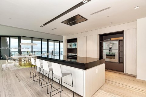 Condominio en venta en Miami, Florida, 4 dormitorios, 441.75 m2 № 2084910 - foto 8