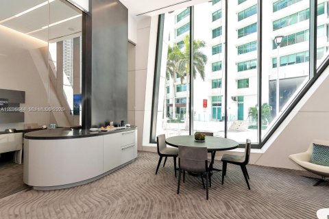 Condominio en venta en Miami, Florida, 4 dormitorios, 441.75 m2 № 2084910 - foto 27