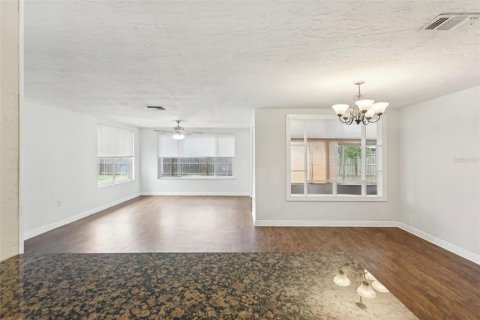 Casa en venta en Port Richey, Florida, 2 dormitorios, 122.45 m2 № 1786187 - foto 5