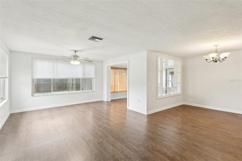 Casa en venta en Port Richey, Florida, 2 dormitorios, 122.45 m2 № 1786187 - foto 9