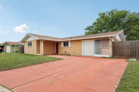 Casa en venta en Port Richey, Florida, 2 dormitorios, 122.45 m2 № 1786187 - foto 1