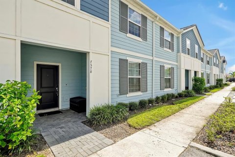 Townhouse in Davenport, Florida 5 bedrooms, 211.91 sq.m. № 2143728 - photo 2