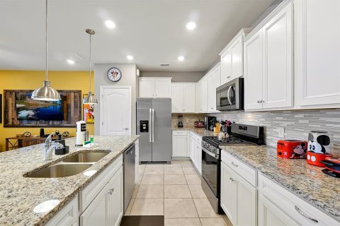 Townhouse in Davenport, Florida 5 bedrooms, 211.91 sq.m. № 2143728 - photo 10