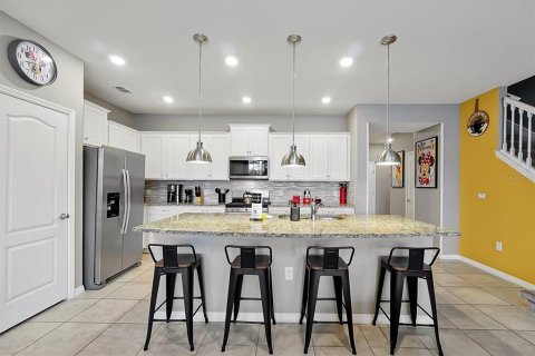 Townhouse in Davenport, Florida 5 bedrooms, 211.91 sq.m. № 2143728 - photo 8
