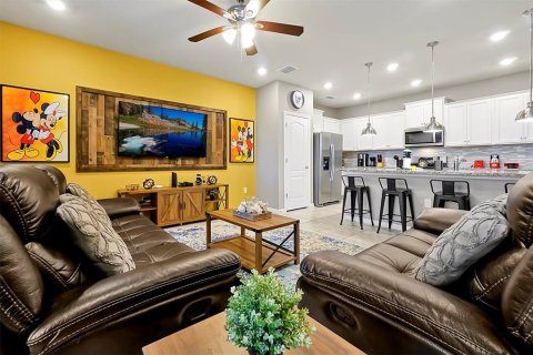 Townhouse in Davenport, Florida 5 bedrooms, 211.91 sq.m. № 2143728 - photo 6