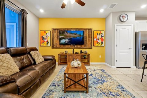 Townhouse in Davenport, Florida 5 bedrooms, 211.91 sq.m. № 2143728 - photo 5