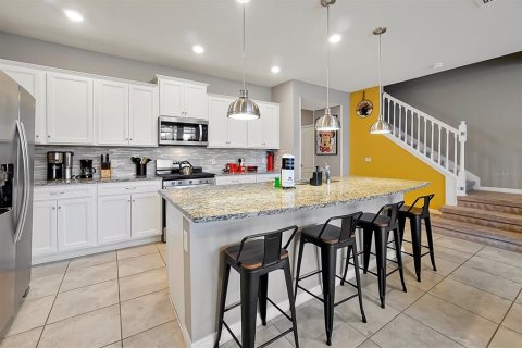 Townhouse in Davenport, Florida 5 bedrooms, 211.91 sq.m. № 2143728 - photo 7