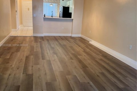 Condominio en venta en Tamarac, Florida, 2 dormitorios, 110.27 m2 № 1993390 - foto 8