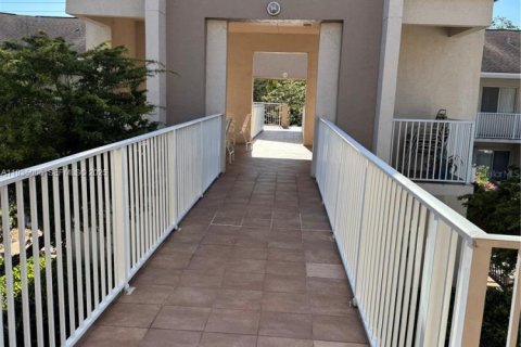 Condominio en venta en Tamarac, Florida, 2 dormitorios, 110.27 m2 № 1993390 - foto 4