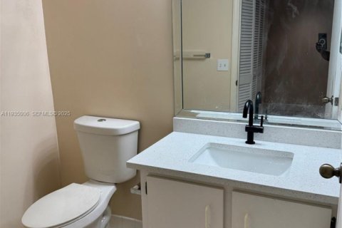 Condominio en venta en Tamarac, Florida, 2 dormitorios, 110.27 m2 № 1993390 - foto 15