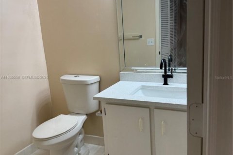 Condominio en venta en Tamarac, Florida, 2 dormitorios, 110.27 m2 № 1993390 - foto 14