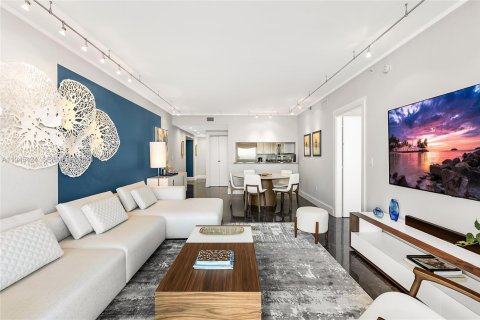 Condo in Miami Beach, Florida, 2 bedrooms № 2177869 - photo 3