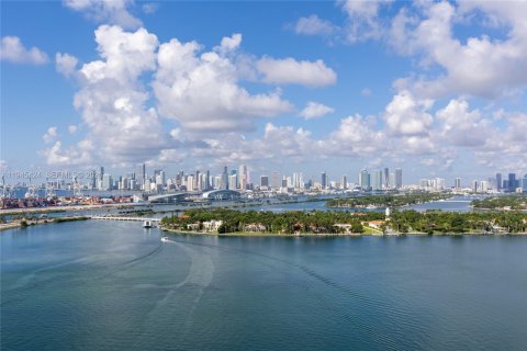Condo in Miami Beach, Florida, 2 bedrooms  № 2177869