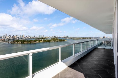 Condo in Miami Beach, Florida, 2 bedrooms № 2177869 - photo 13