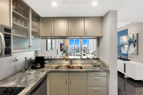 Condo in Miami Beach, Florida, 2 bedrooms № 2177869 - photo 5