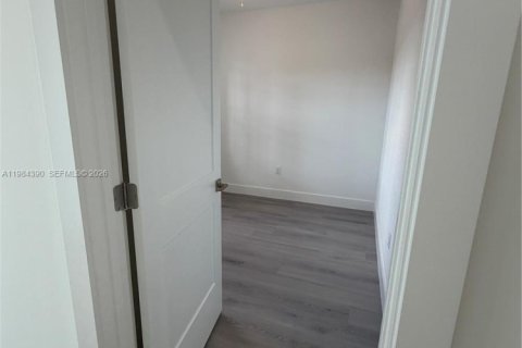 Villa ou maison à louer à Lehigh Acres, Floride: 3 chambres, 185.8 m2 № 2047844 - photo 15