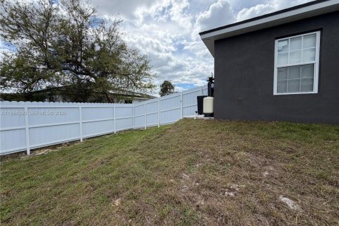 Villa ou maison à louer à Lehigh Acres, Floride: 3 chambres, 185.8 m2 № 2047844 - photo 6