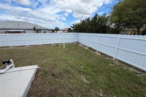 Villa ou maison à louer à Lehigh Acres, Floride: 3 chambres, 185.8 m2 № 2047844 - photo 4
