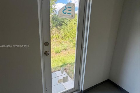 Villa ou maison à louer à Lehigh Acres, Floride: 3 chambres, 185.8 m2 № 2047844 - photo 12