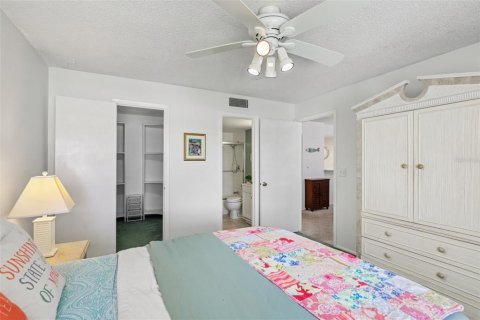 Condo in Largo, Florida, 1 bedroom  № 1851143 - photo 13